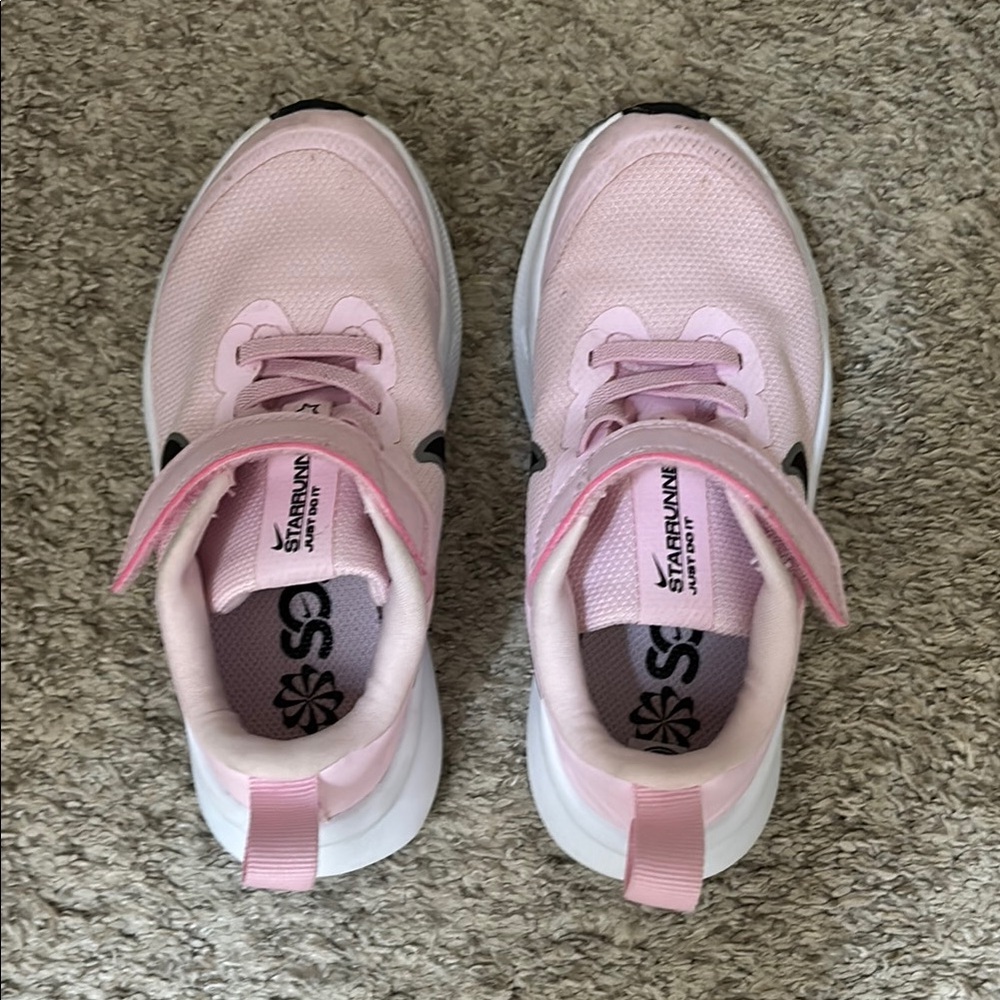 Nike Pink Sneakers Sleek Design Lace-Up